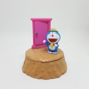 Doraemon-pho-tuong-than-khong-lo-Pero-canh-cua-than-ki.jpg